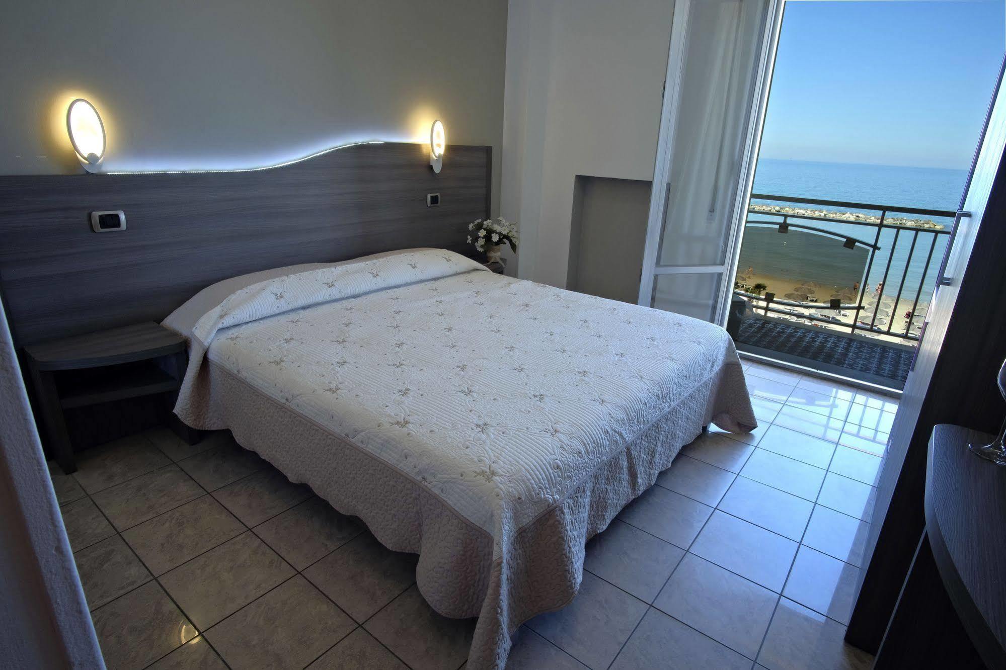 קופרה מריטימה Hotel La Perla מראה חיצוני תמונה