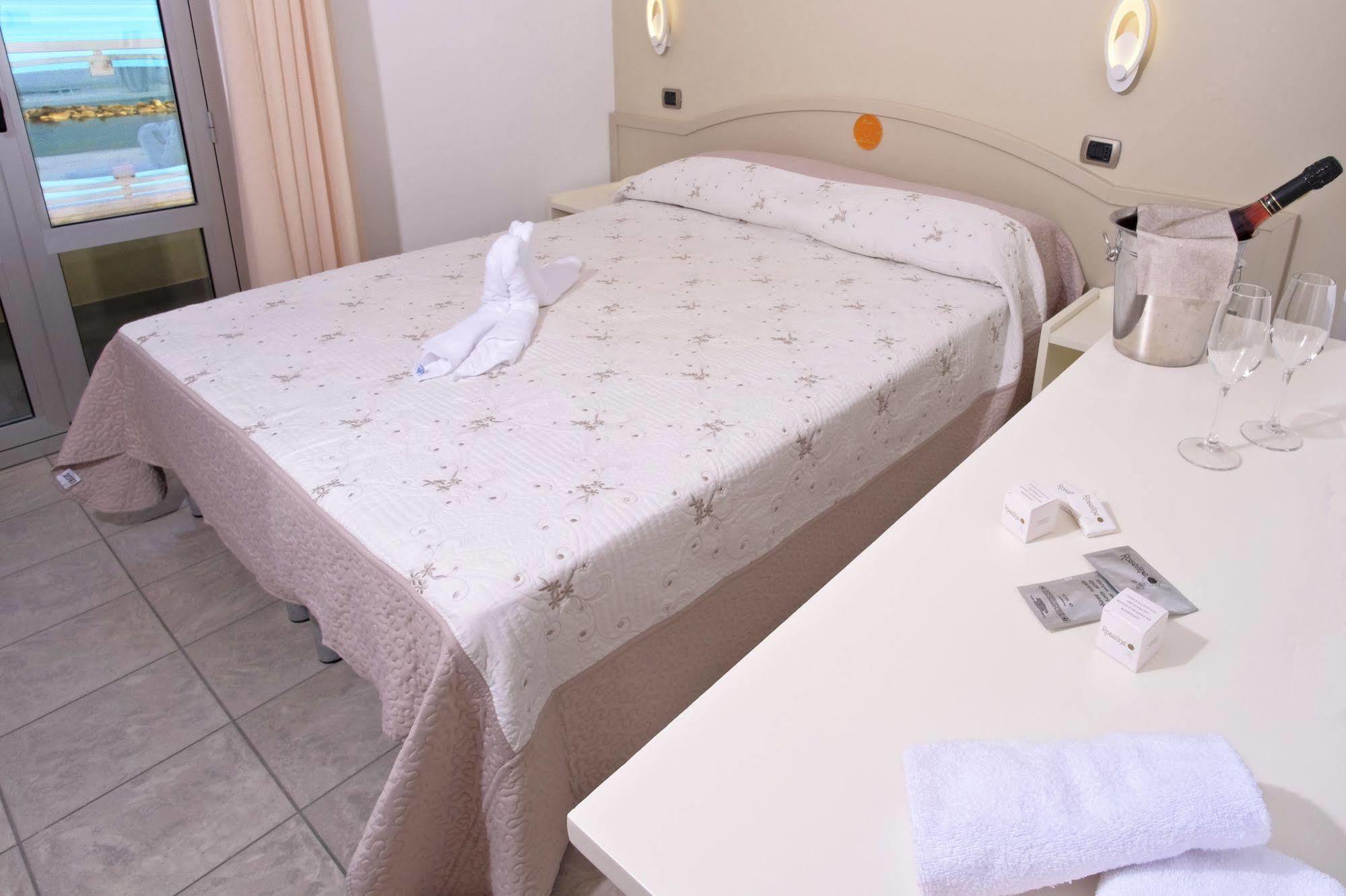 קופרה מריטימה Hotel La Perla מראה חיצוני תמונה